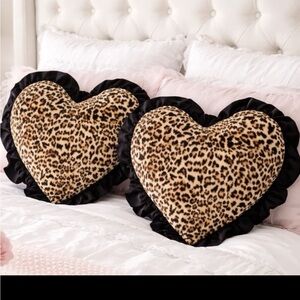 Set of 2 VIRAL Leopard Animal Print Heart Faux Fur Accent Pillows Valentine's